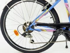 Sprint Starlet - Meisjesfiets 24 Inch - 6 Versnellingen Shimano - Blauw/Wit - Framemaat:38 Cm - BK22SI8740 BI 9 Sprint Starlet - Meisjesfiets 24 Inch - 6 Versnellingen Shimano - Blauw/Wit - Framemaat:38 Cm - BK22SI8740 BI -Speelgoed 1200x908 1