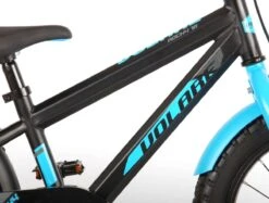 Volare Rocky Kinderfiets - 16 Inch - Zwart Blauw - 95% Afgemonteerd - Prime Collection -Speelgoed 1200x910